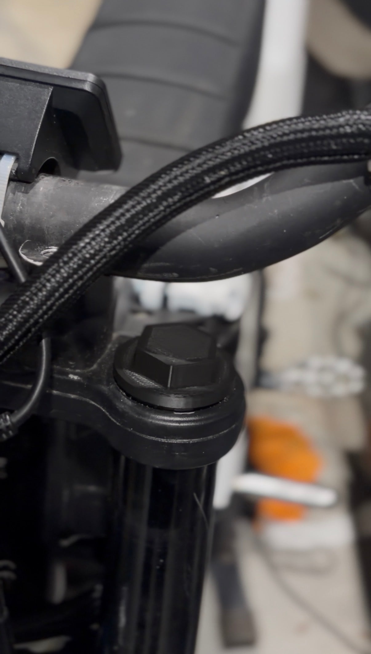 Yozma IN10 Black fork caps