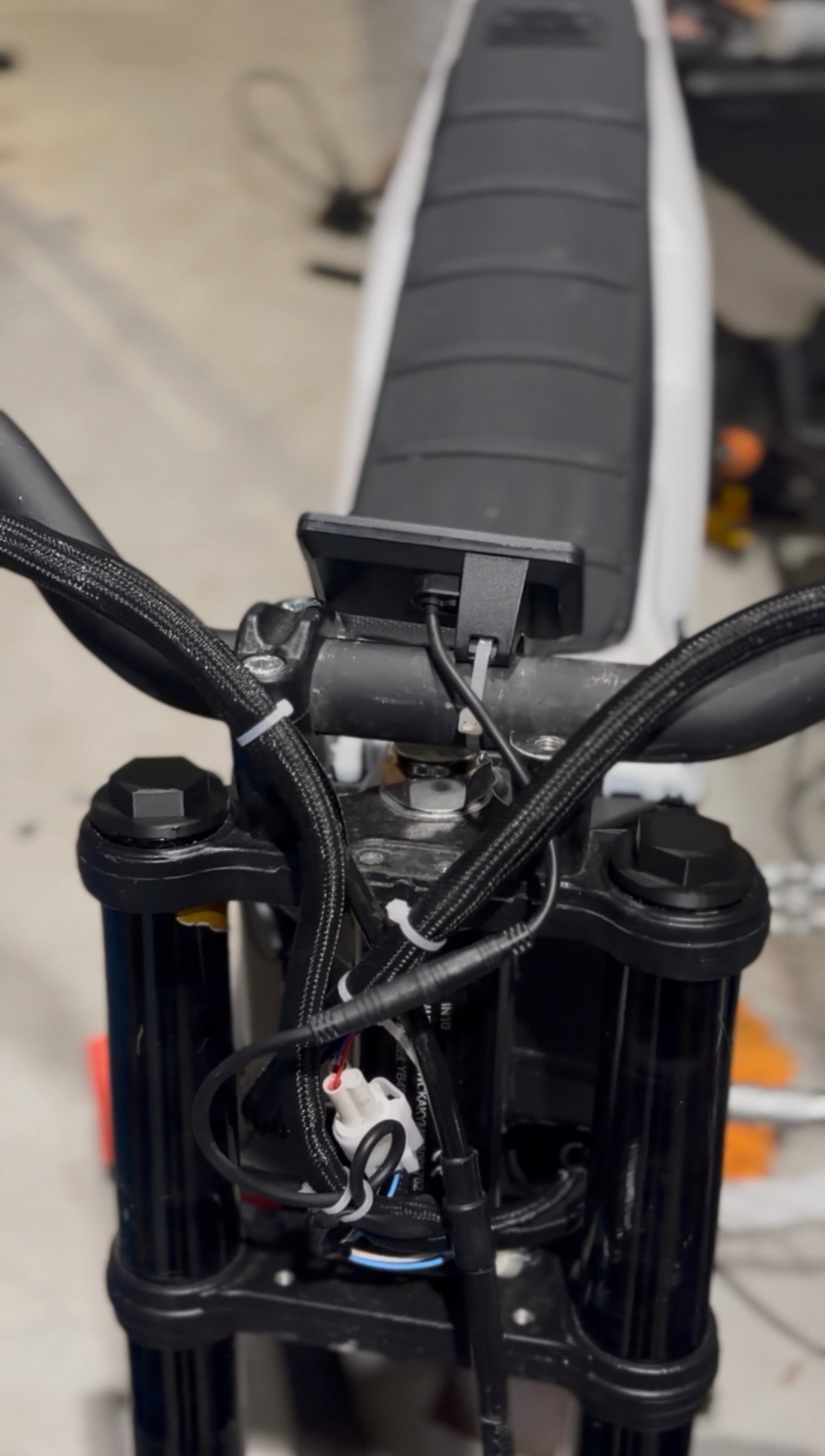 Yozma IN10 Black fork caps