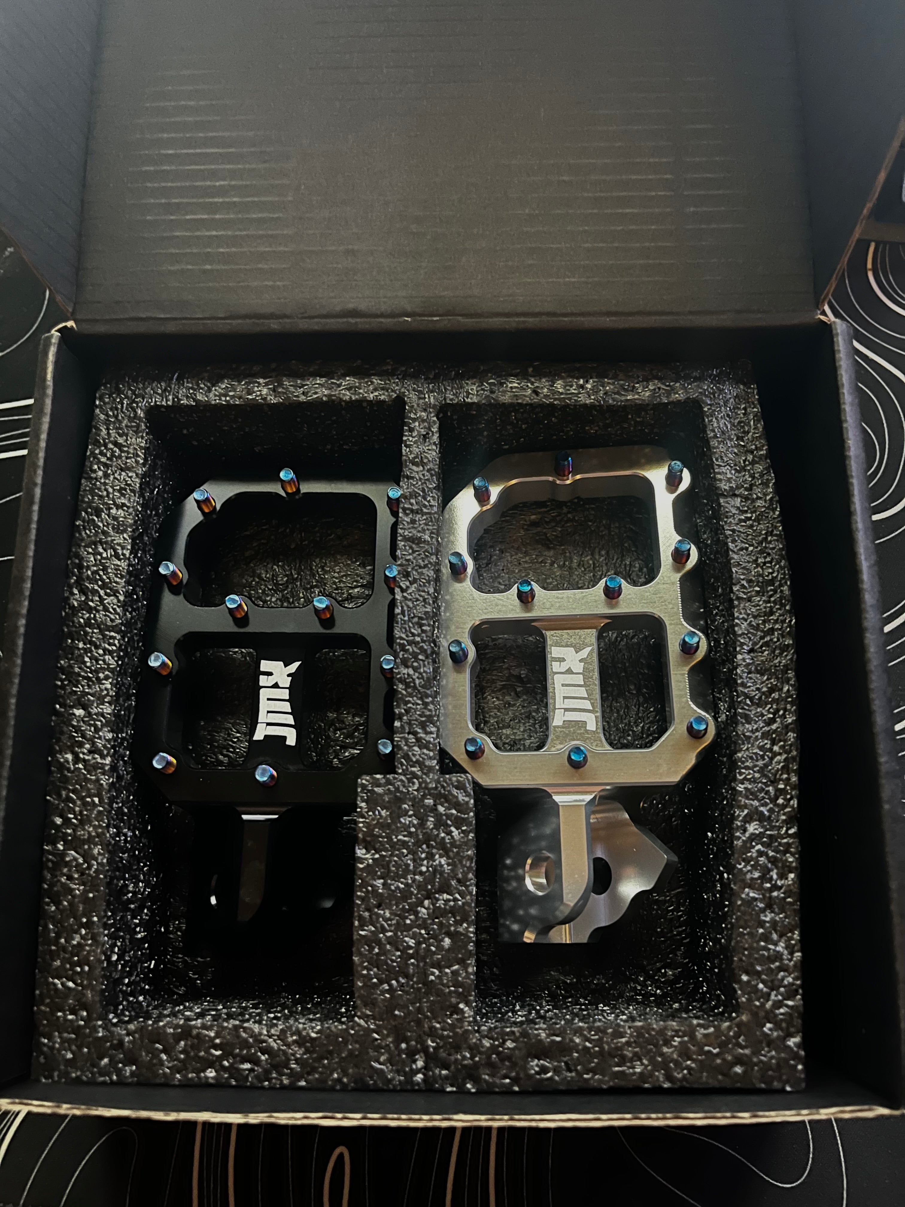 Yozma/tuttio TITANIUM EMOTO PEGS